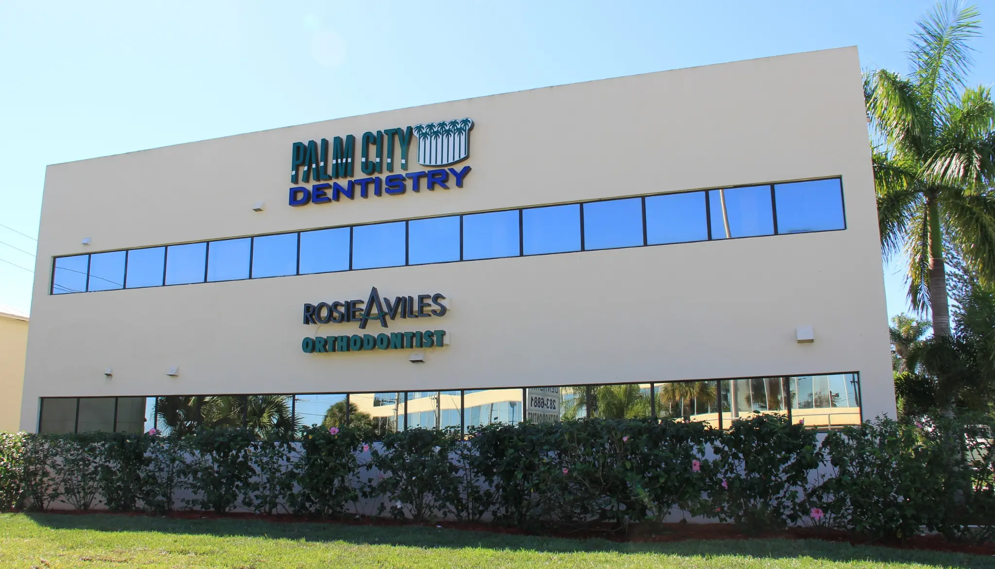 Palm City Dentistry exterior building on Martin Downs Boulevard